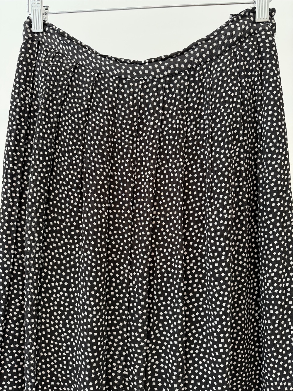 Black and White Elegant Pleated Polka Dot Skirt. - Picture 8 of 12